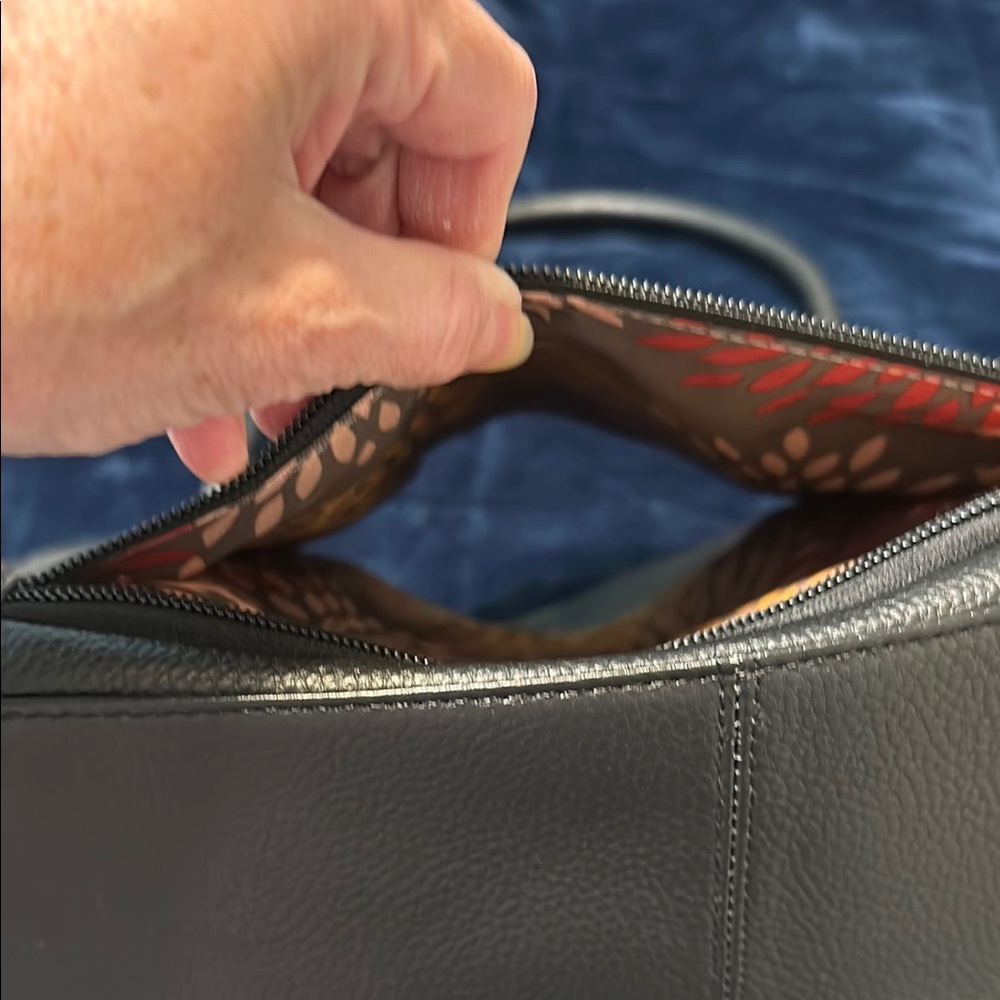 Lodis Black Pebble LeatherTote Bag with Soft Leather Material and Stylish Design - Picture 6 of 8
